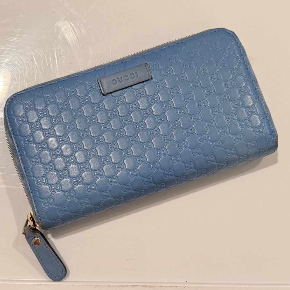 Gucci Guccissima Sky Blue Embossed Leather Ling Zippy Wallet EUC